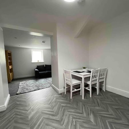 Modern 2 Bedroom Flat In Town Centre Абериствіт Екстер'єр фото