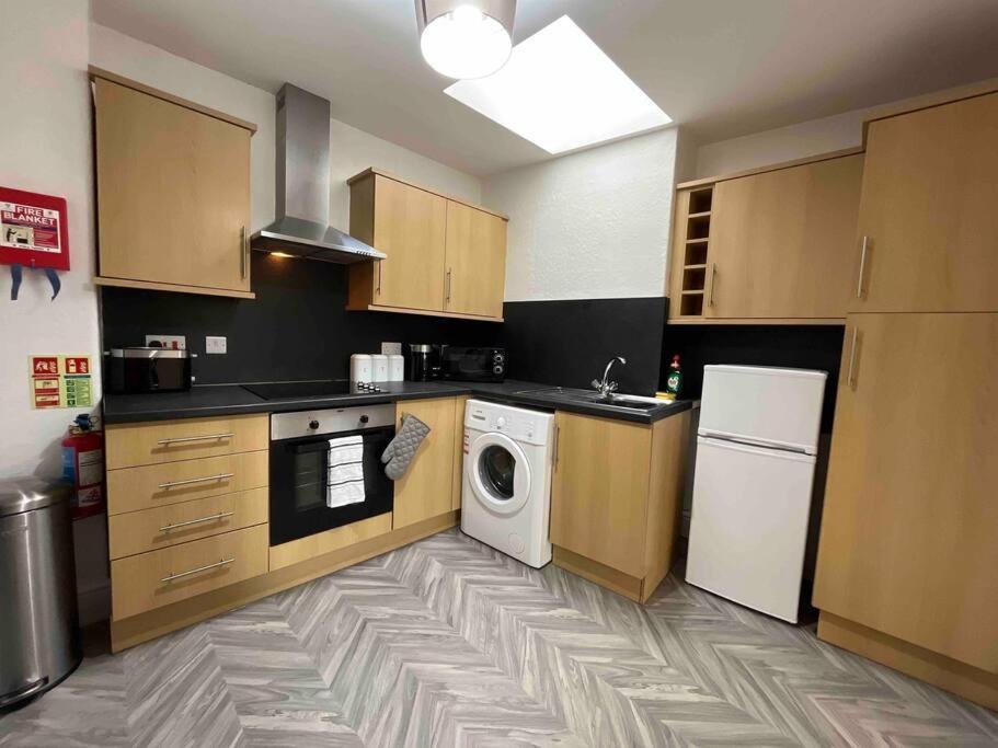 Modern 2 Bedroom Flat In Town Centre Абериствіт Екстер'єр фото